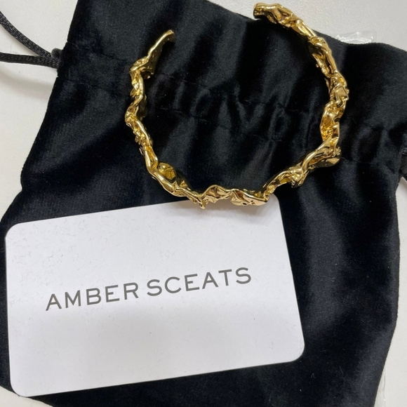 Amber Sceats Emery Cuff - Hammered gold Bracelet - Picture 4 of 14